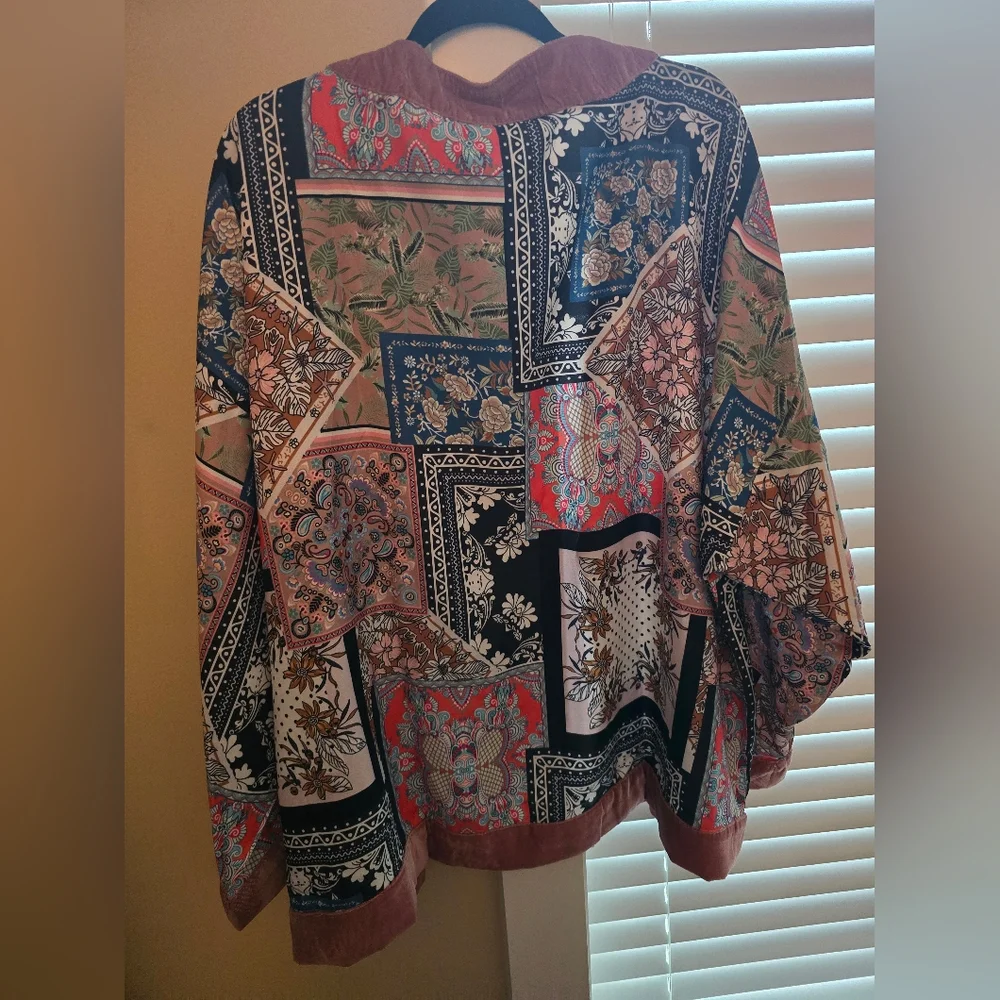 Colorful Pajama Jacket & Paint Set. - Picture 6 of 10